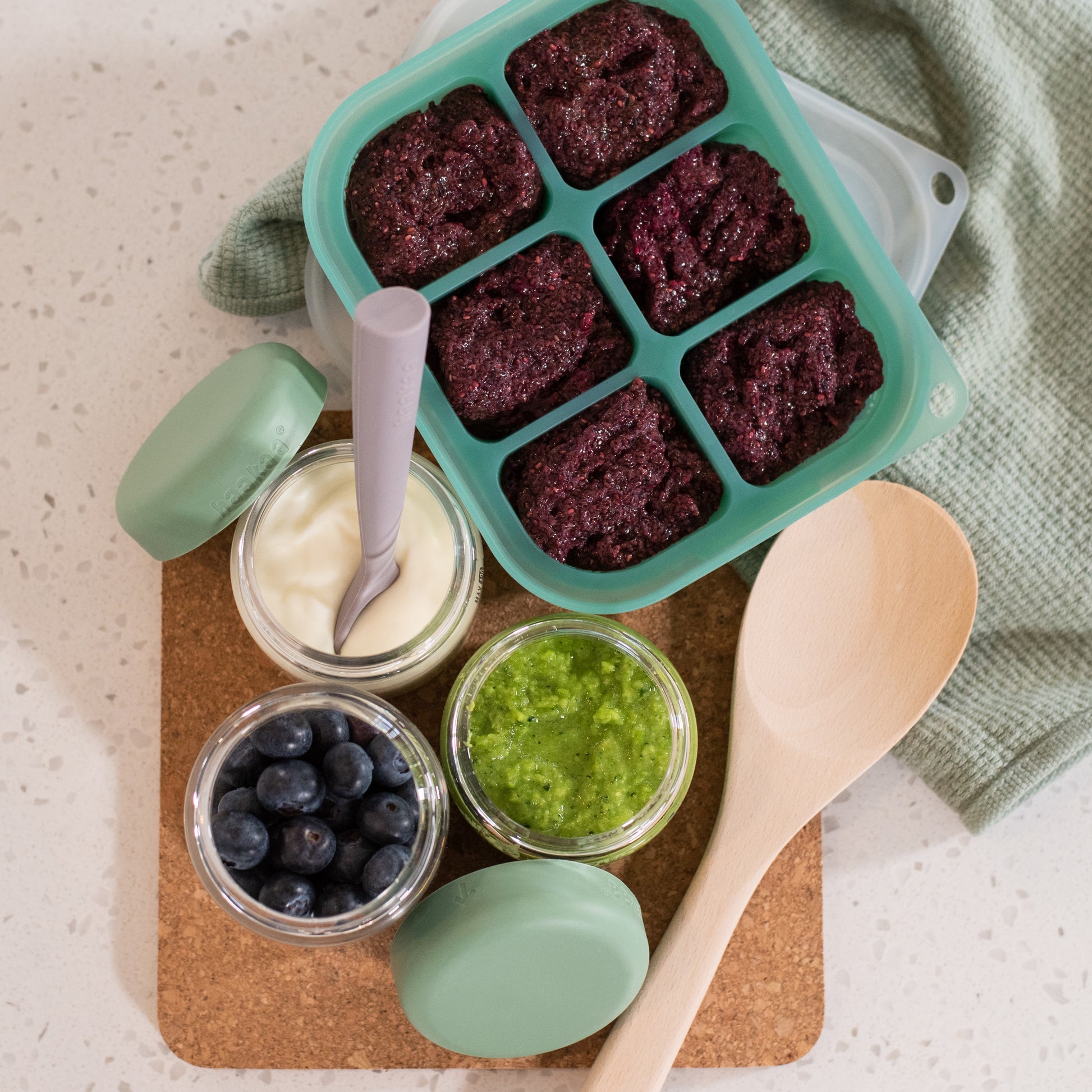 Easy-Freeze Tray.