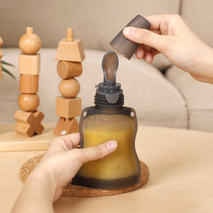 Silicone Pouch With Feeding Spoon (130ml).